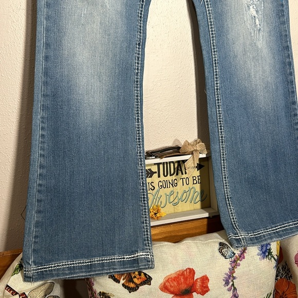 Woman’s Jeans Ariya Bootcut Distressed light embellished size 13/14 Like new - Picture 8 of 13